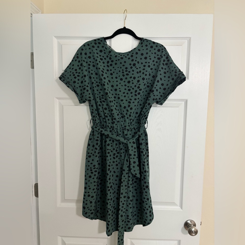 SHEIN Green Dress with Black Polka Dots and Tie Waist